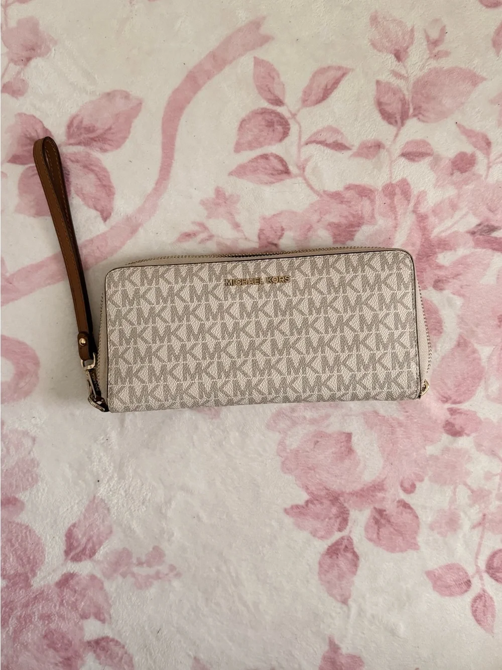 Michael Kors Ivory Tan MK Logo Zip Wallet Wristlet - Picture 1 of 3
